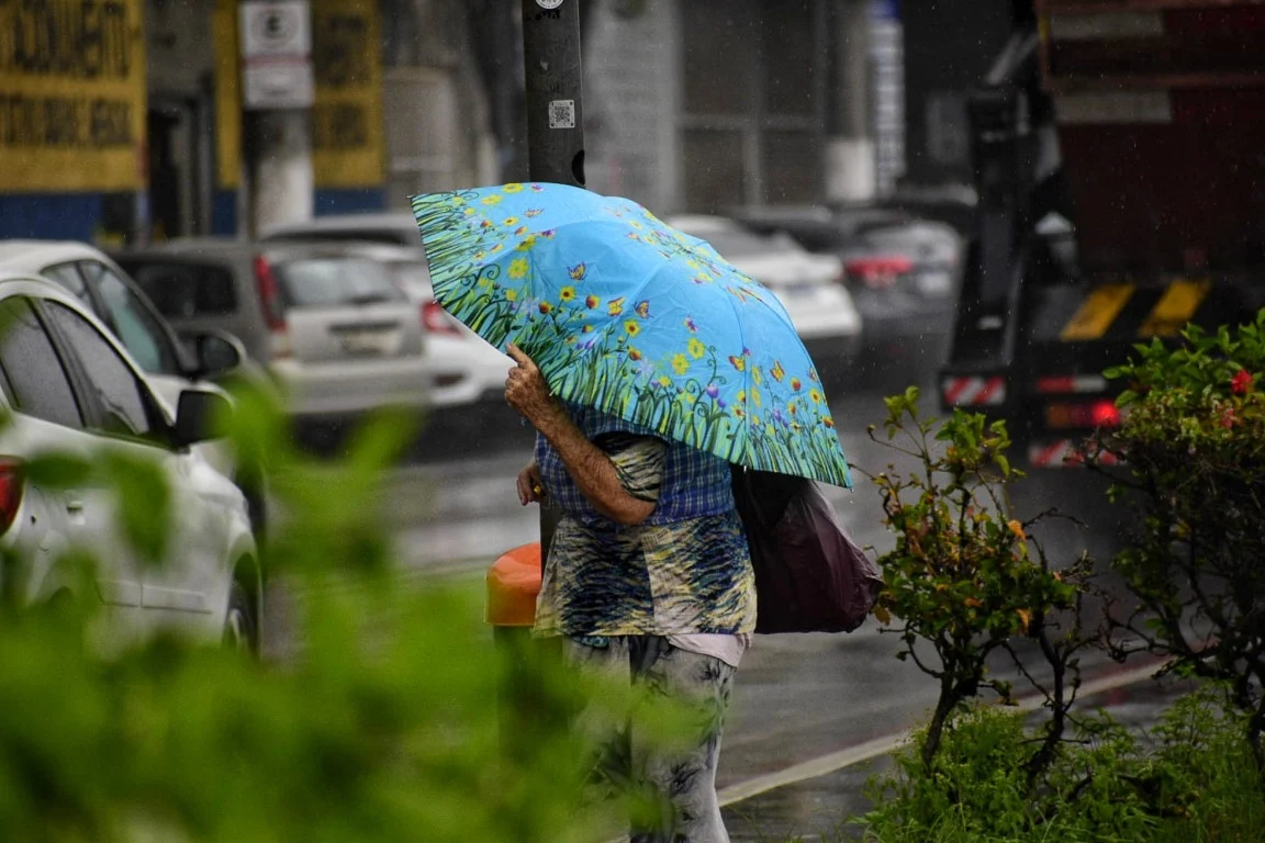 Alerta de chuvas intensas e ventania para 42 cidades do ES