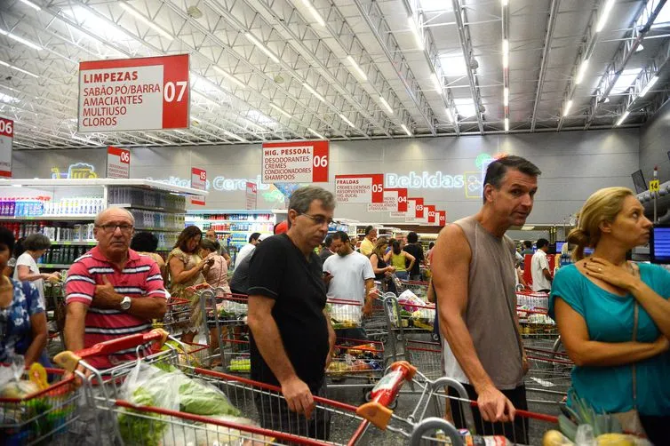 Consumo cresce no Espírito Santo, mas estado acompanha freada nacional