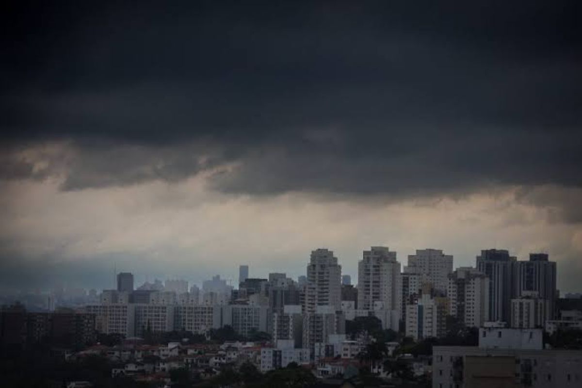 Frente fria deve trazer ventos de até 70 km/h para o ES no fim de semana 