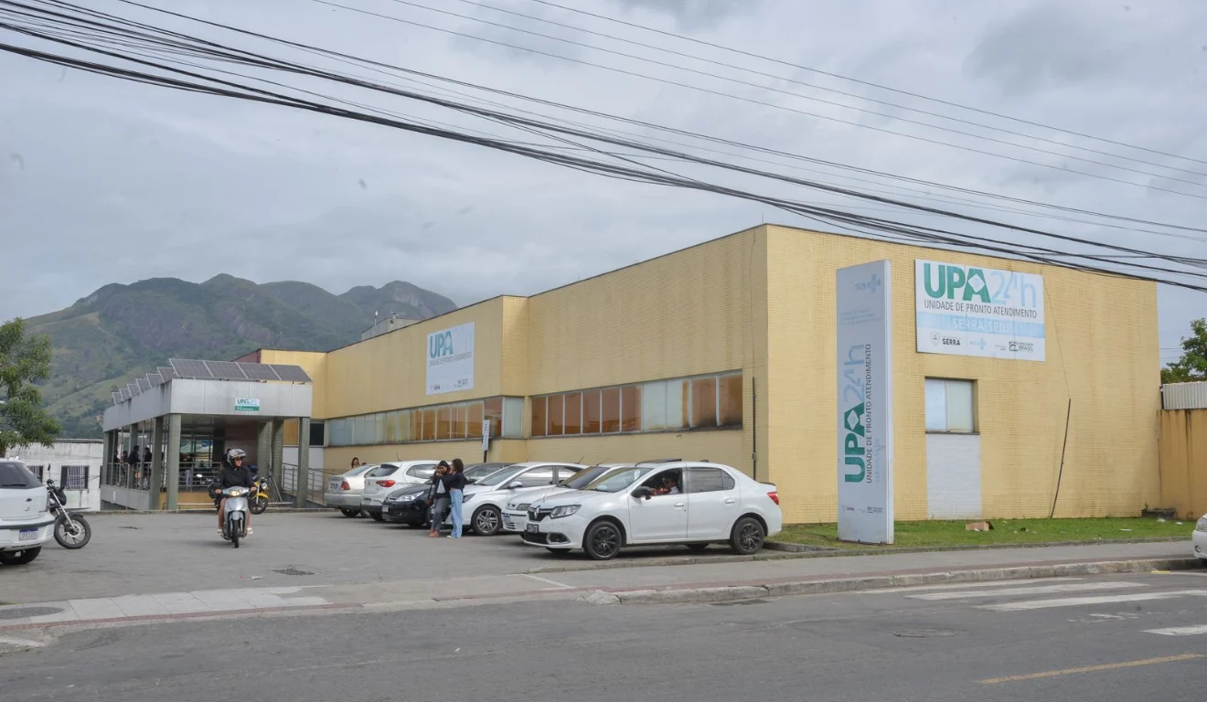 Feto é encontrado em lixeira de UPA na Serra; polícia investiga caso