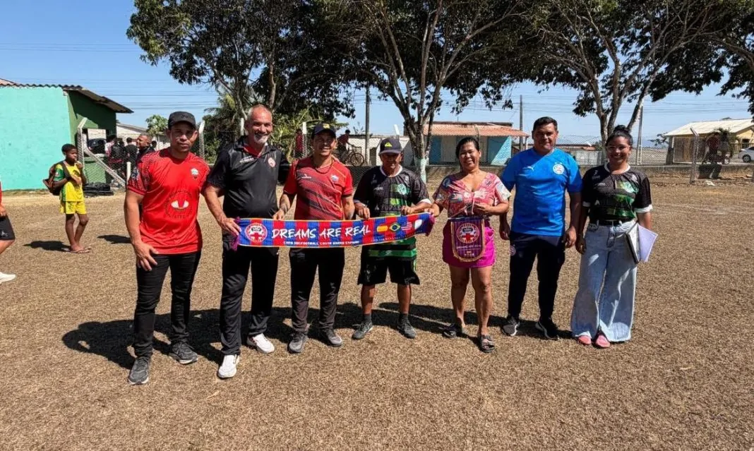 Peneira reúne mais de 120 jovens indígenas em busca de vaga no futebol em Aracruz