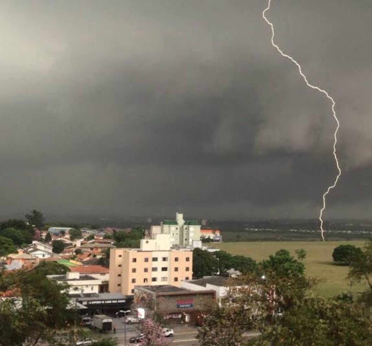 Setembro começa com chuva forte, ventos e chance de granizo no ES